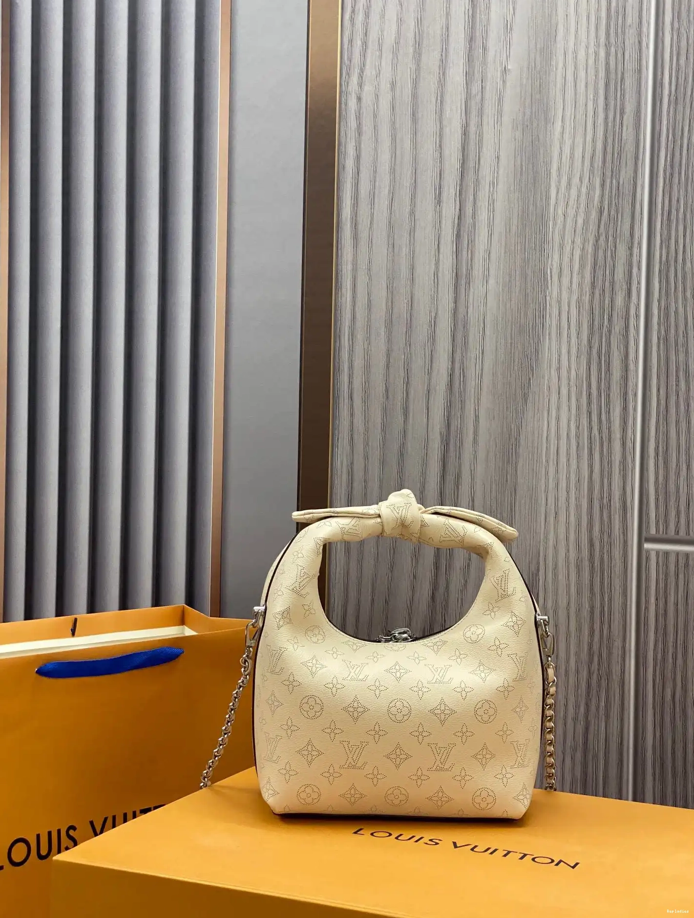 Cheap VUITTON LOUIS WHY KNOT PM 0627
